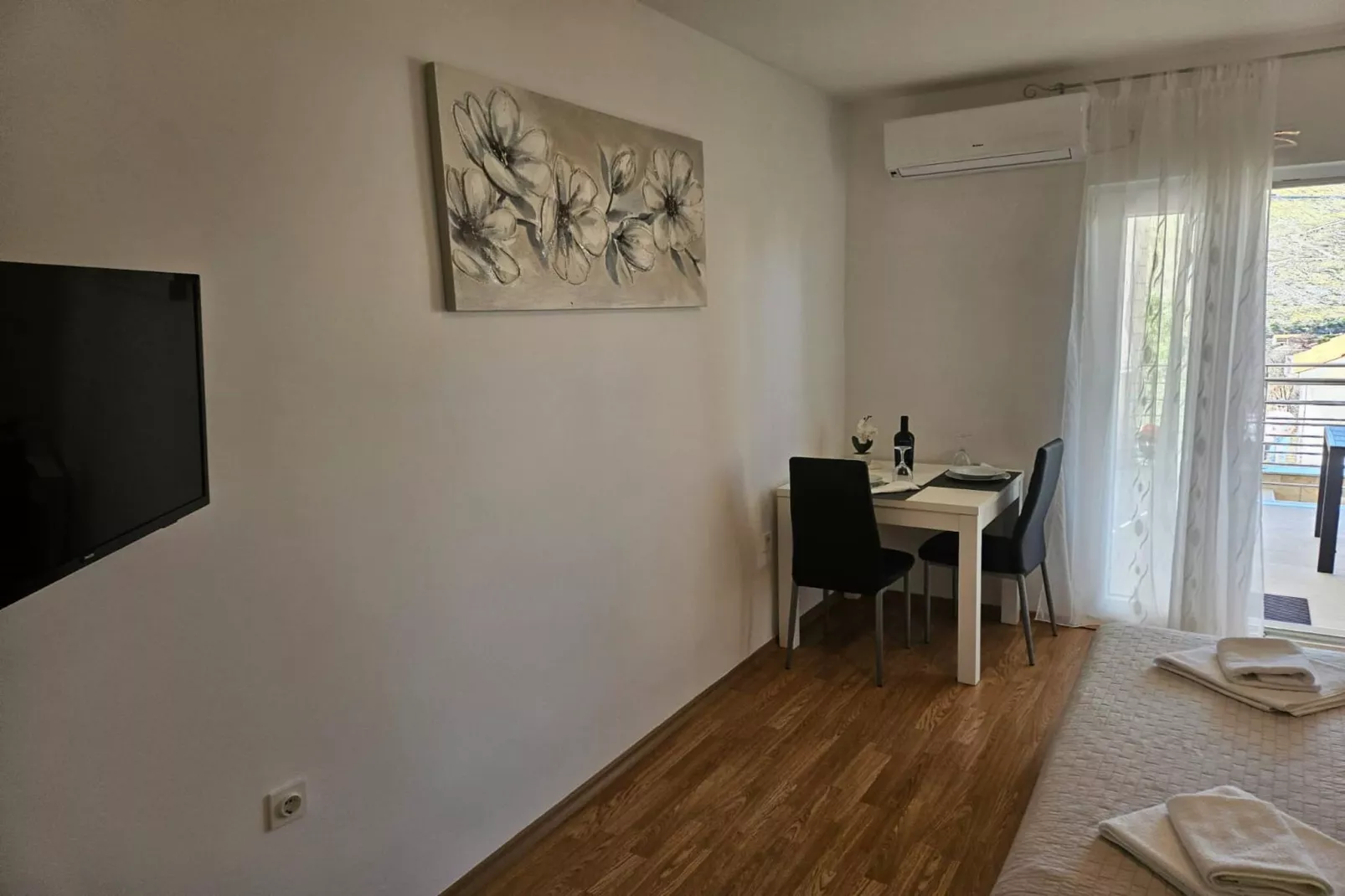 Apartments Miro - studio apartment-Salon