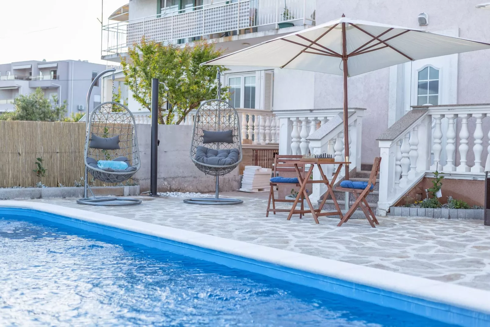 Apartments Nikol - two bedroom apartment A6-Schwimmbad