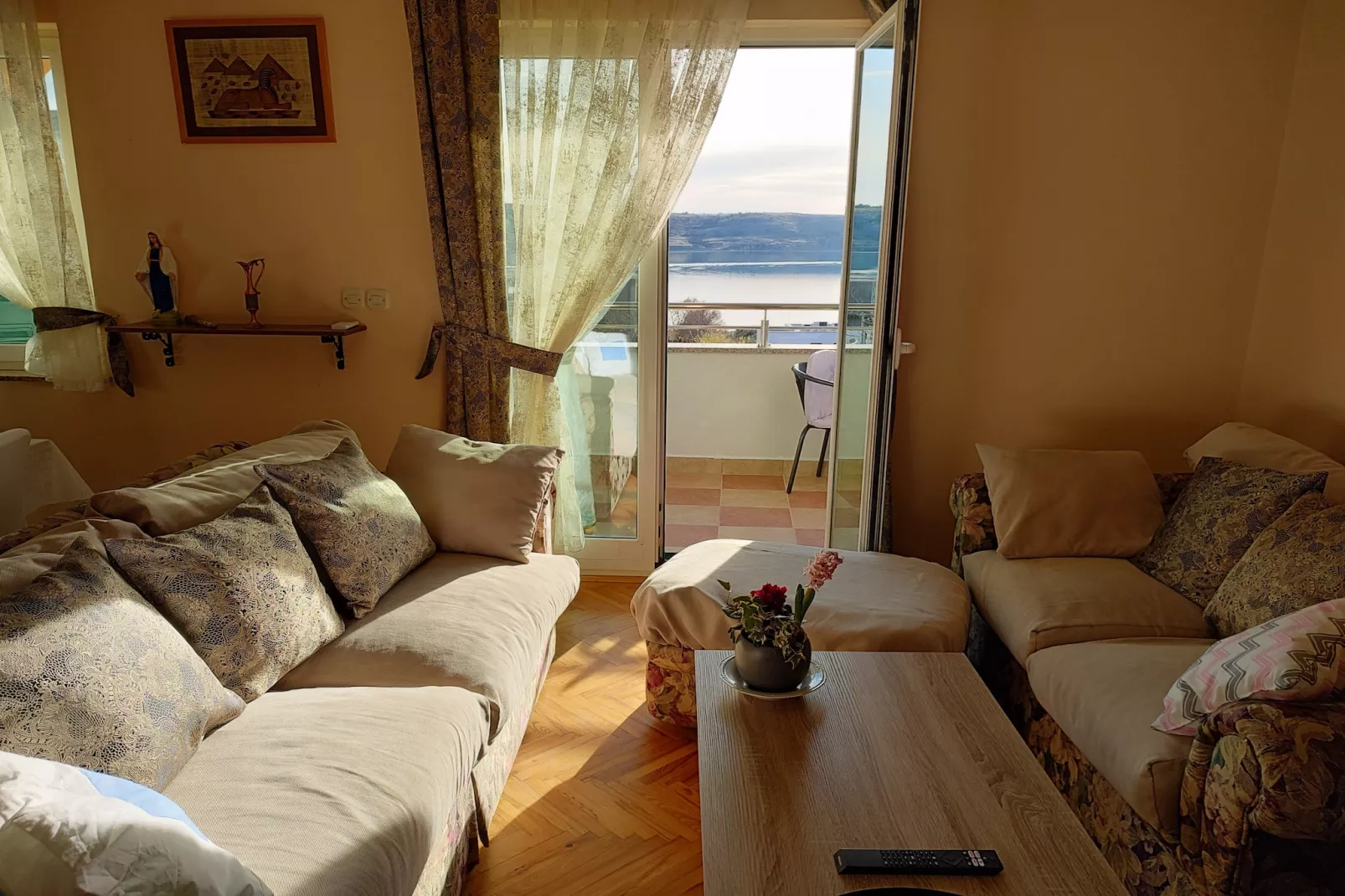 Apartment Lemi - three bedroom apartment-Living room