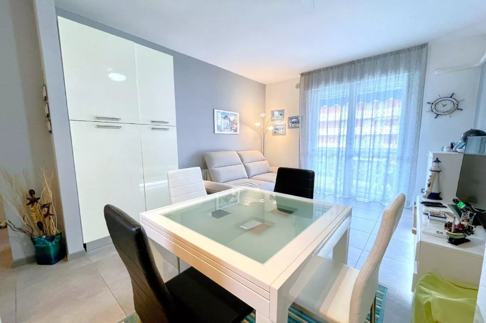 Lepanto 25-Living room