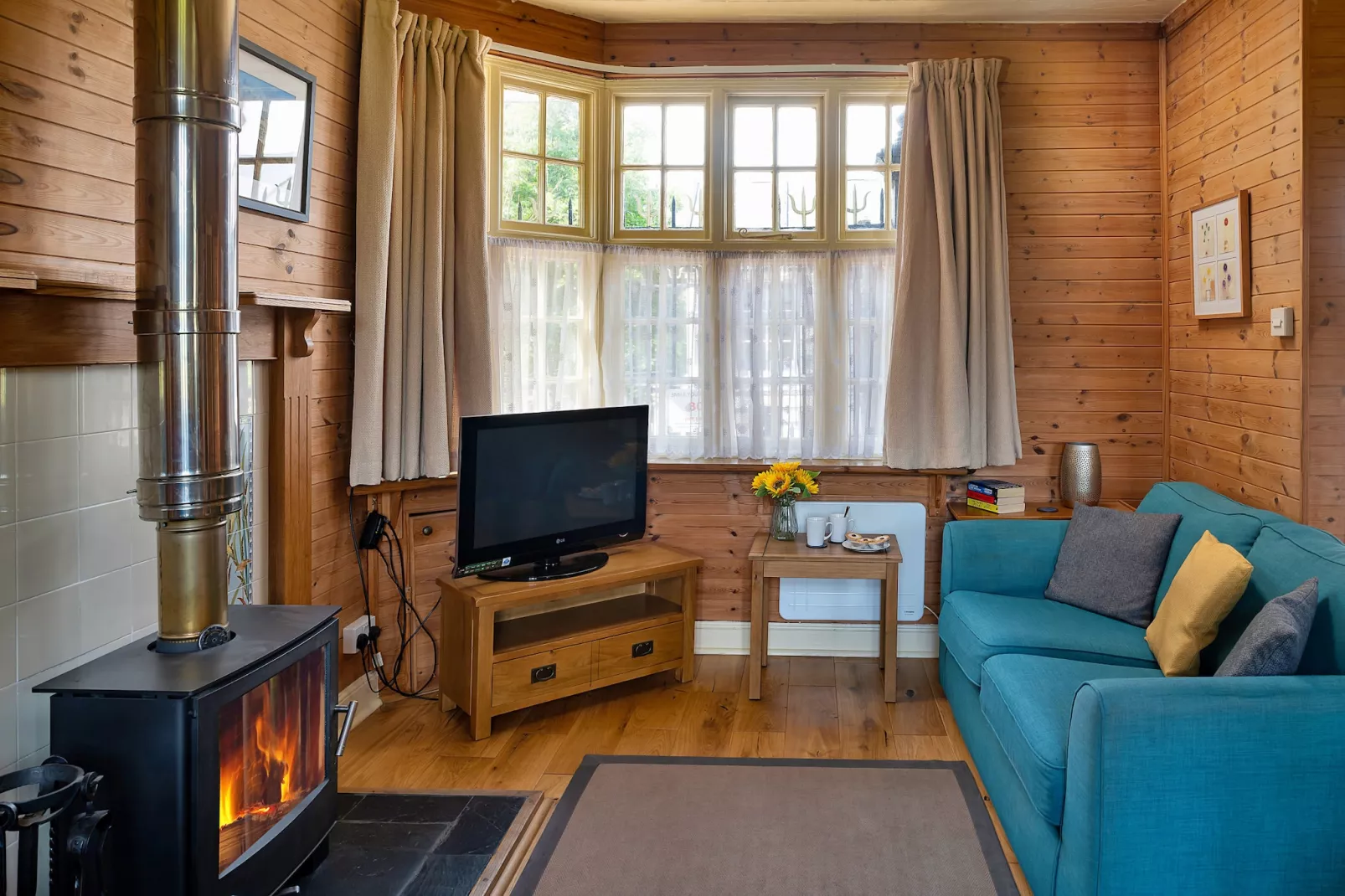 Toll Bridge Cottage-Living room
