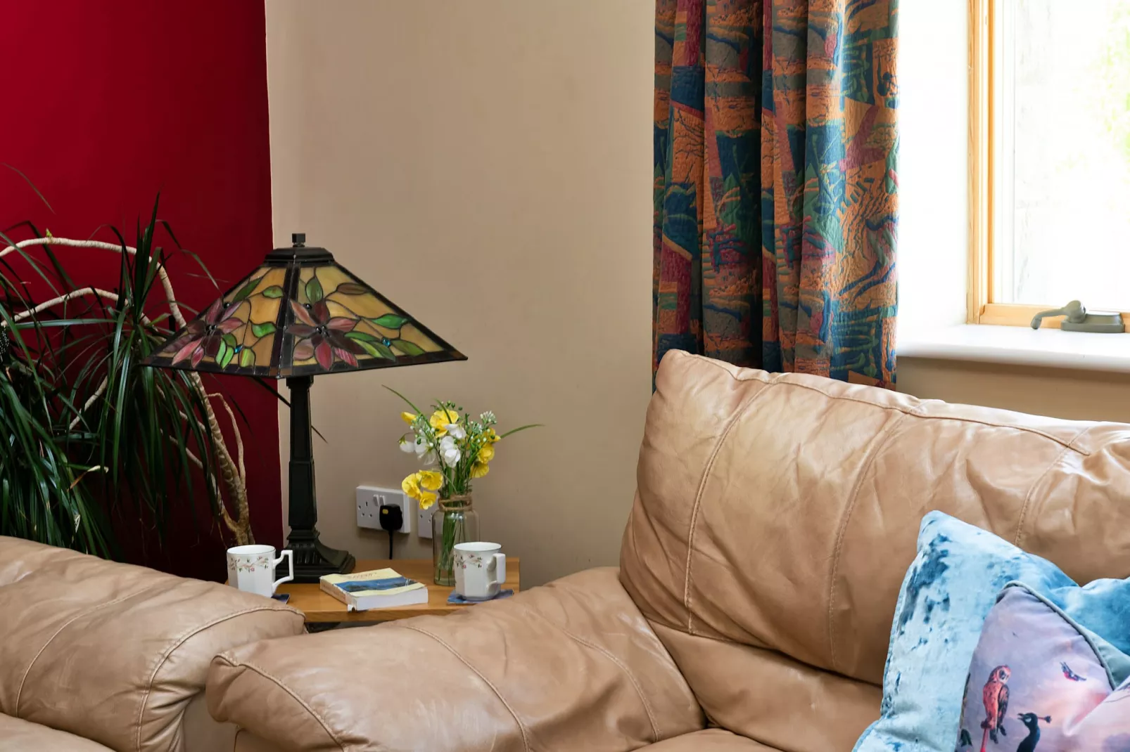 Red Kites Retreat-Living room