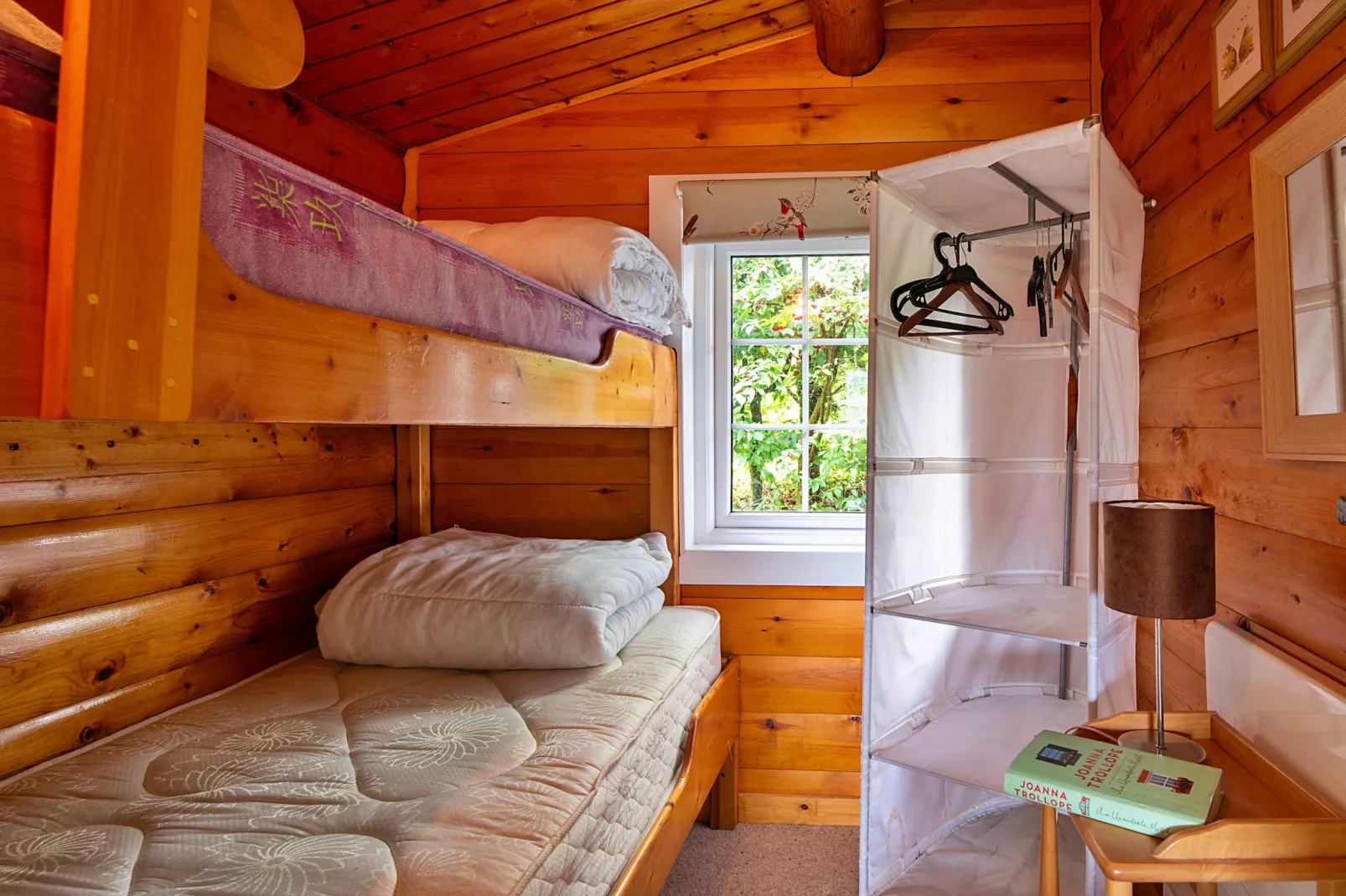 Mountain View-Bedroom