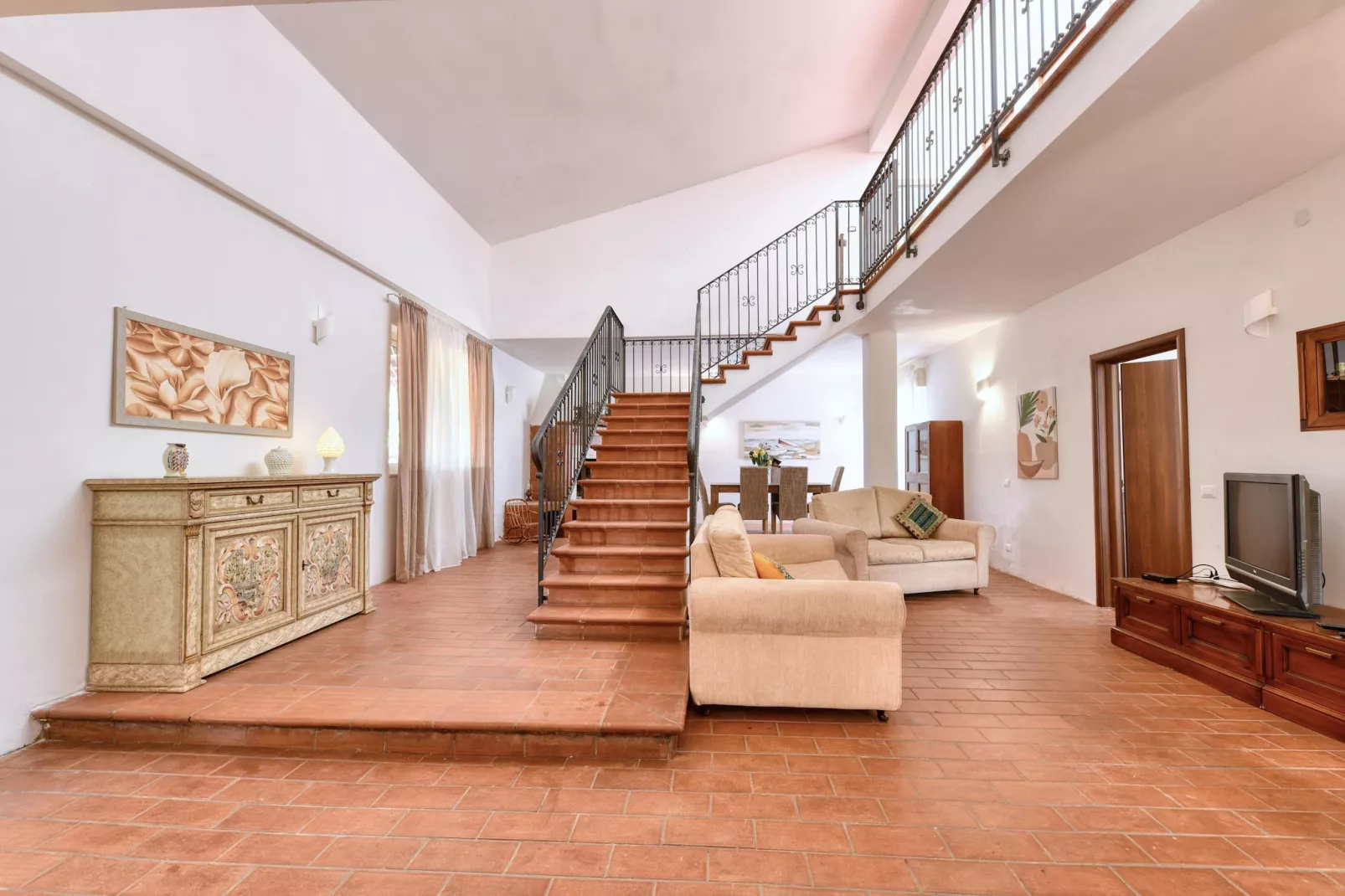 Villa Giugiò mit Privatpool-Living room