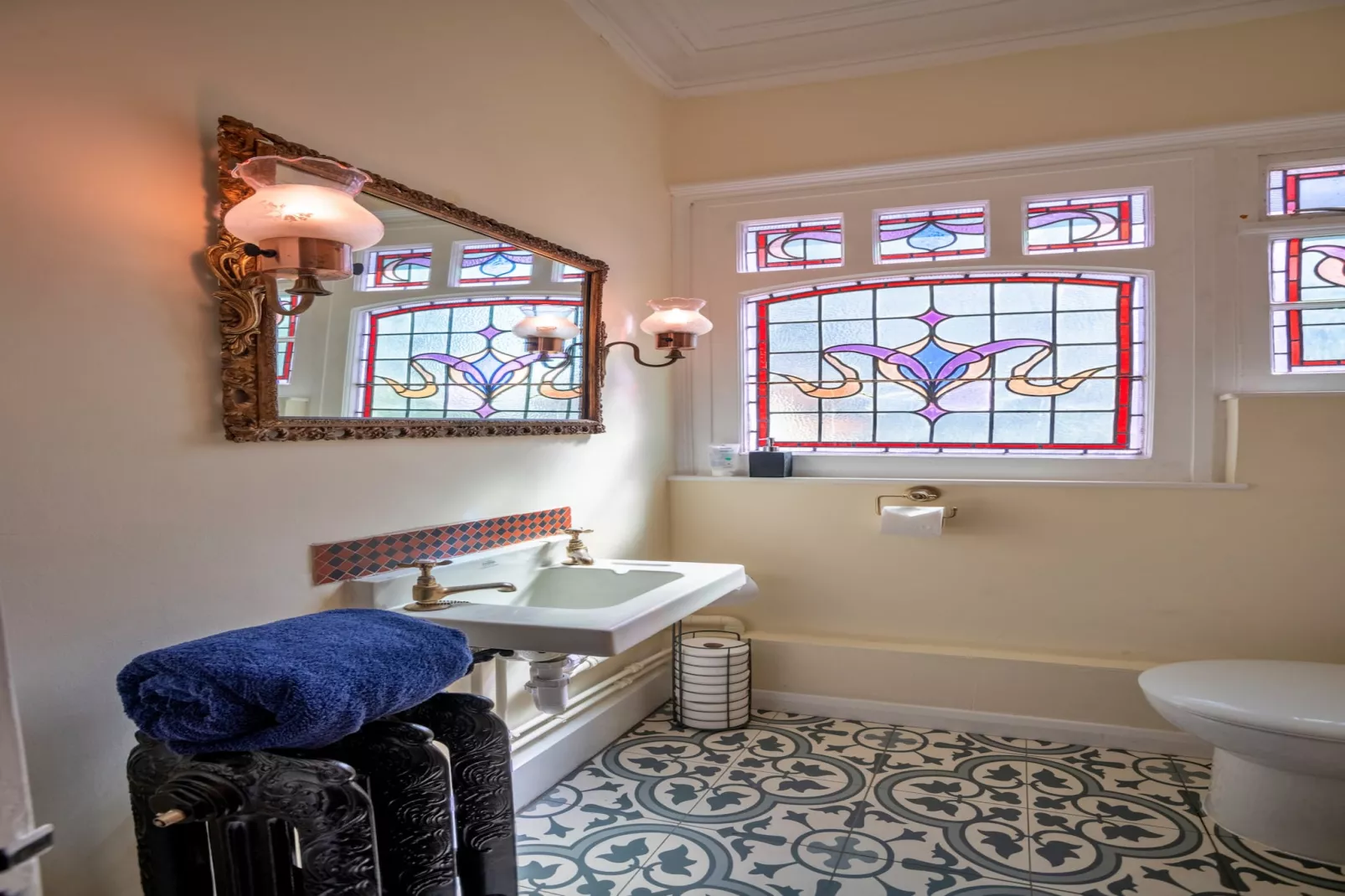Pittodrie Guest House - Room 2-Bathroom