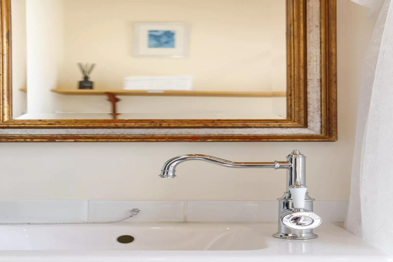 Pittodrie Guest House - Room 4-Bathroom