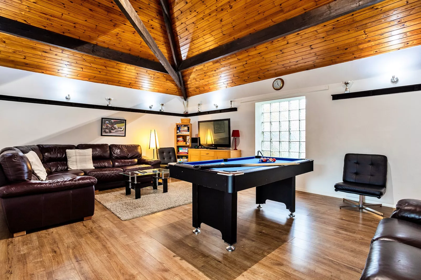 Woodstock Lodge-Living room