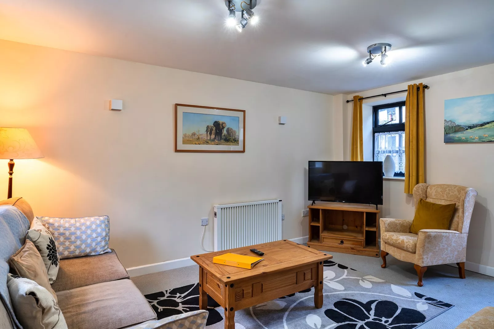 The Lodge at The Cridford Inn-Living room