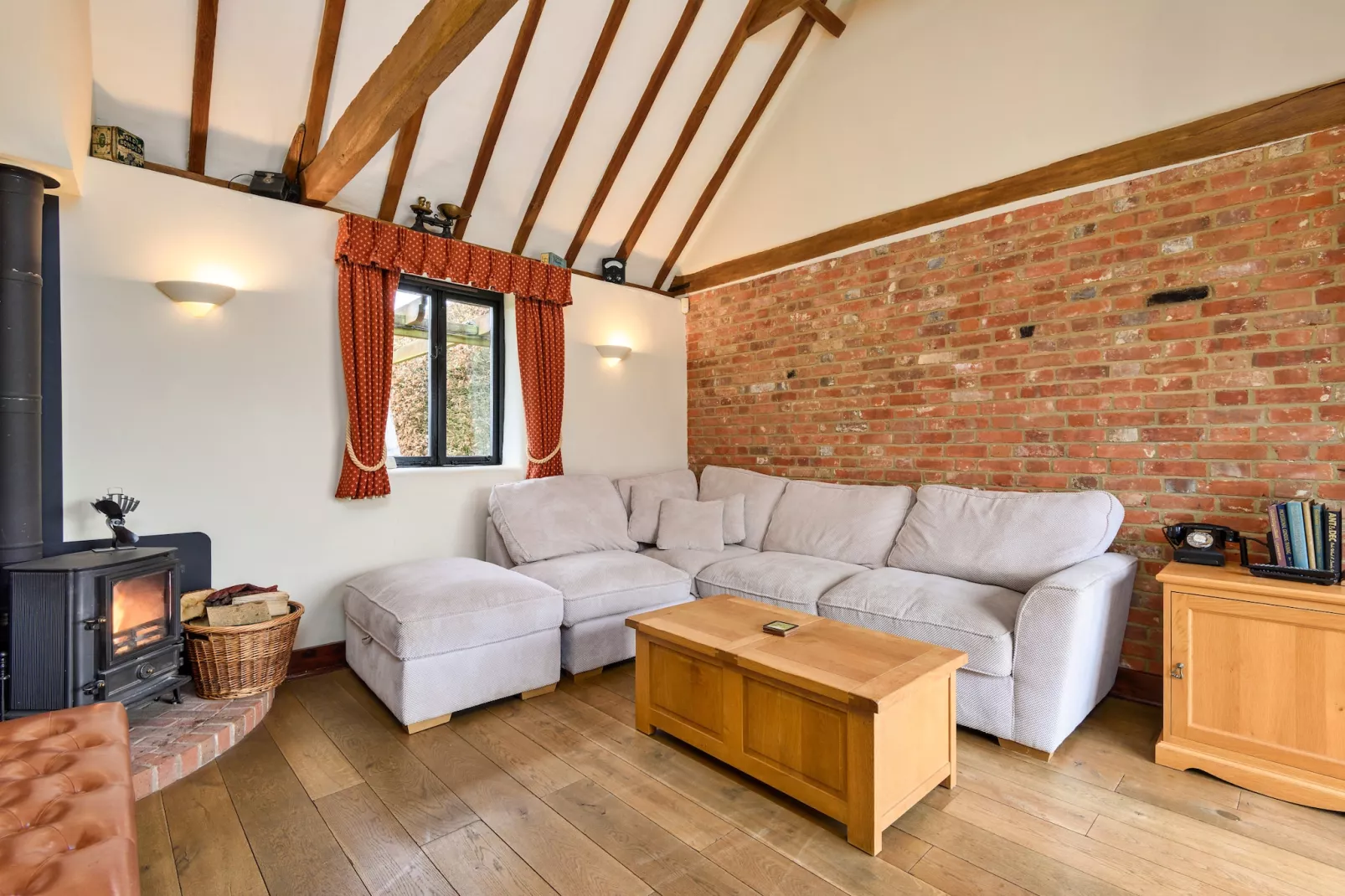 Flint Barn-Living room