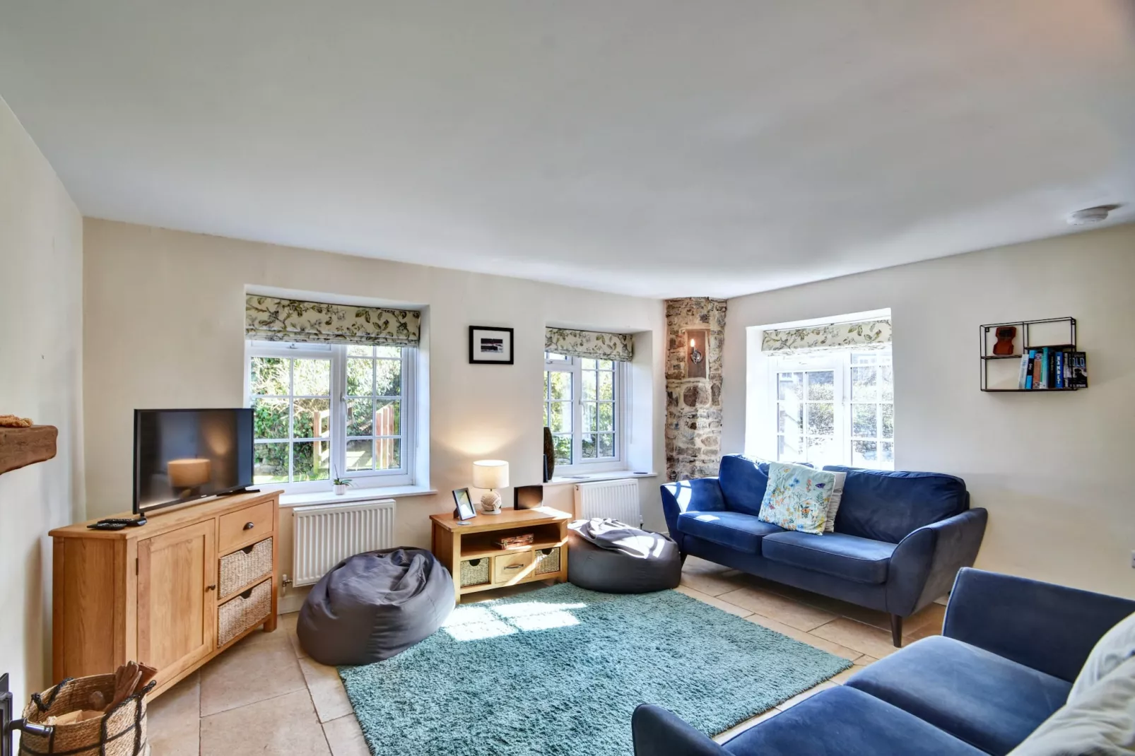 Stable Cottage-Living room