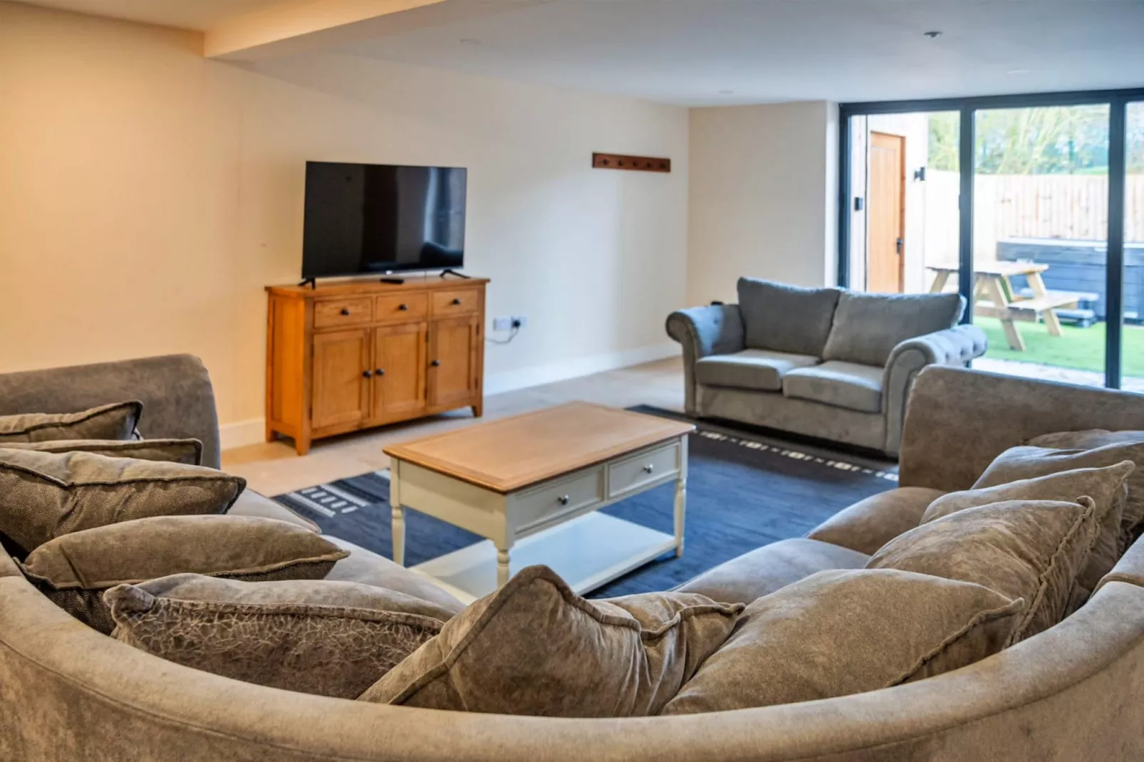 Little Rissington - Barn Eight-Living room