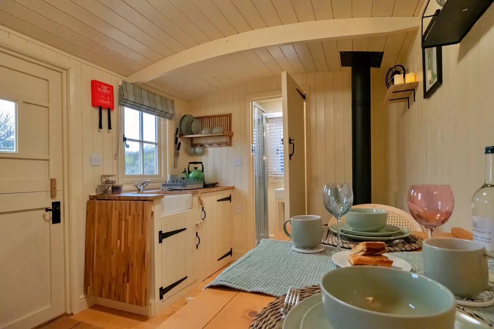 The Chicken Hut-Dining room