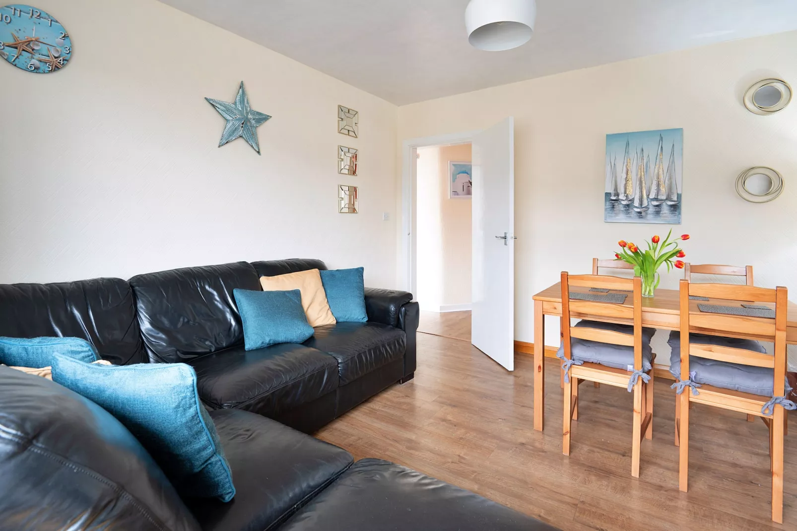 Llys Llewellyn-Living room