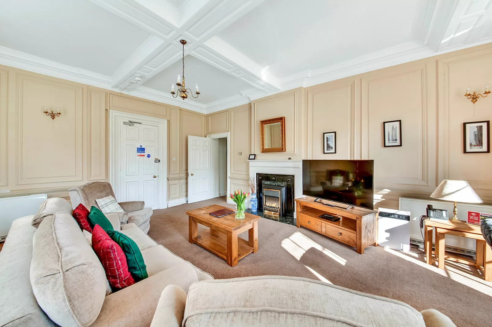 Mowbray Hall Apt-Living room