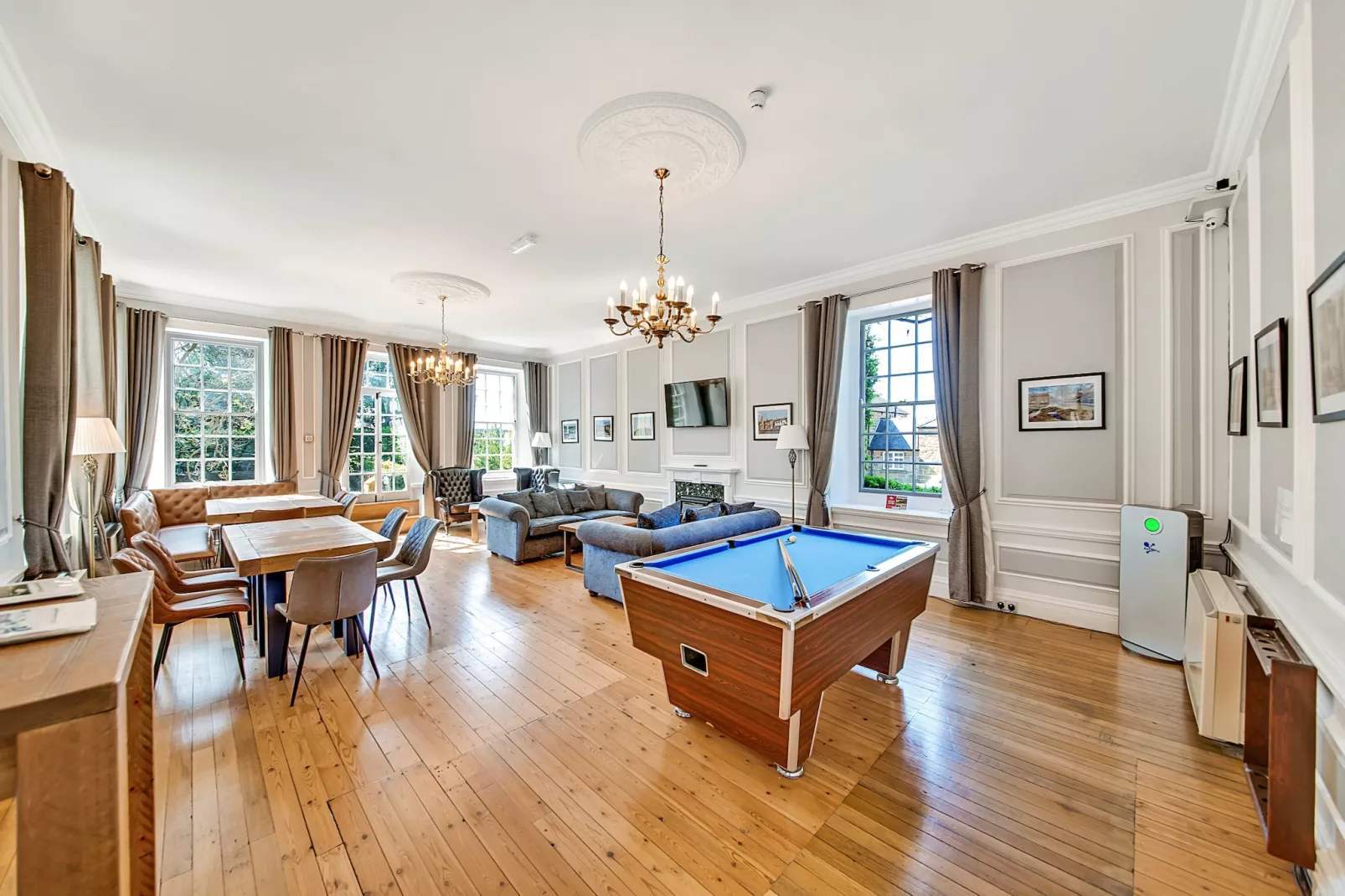 Hambleton Hall Apt-Living room