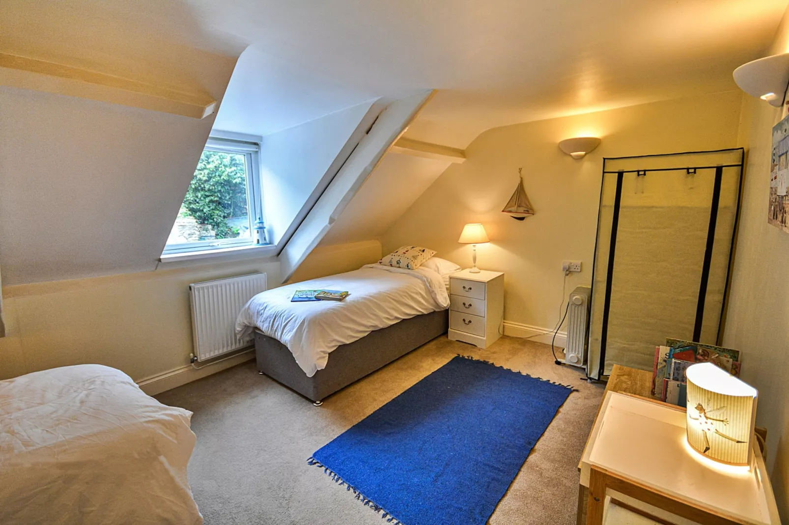 Nor Nour, Cawsand-Chambre