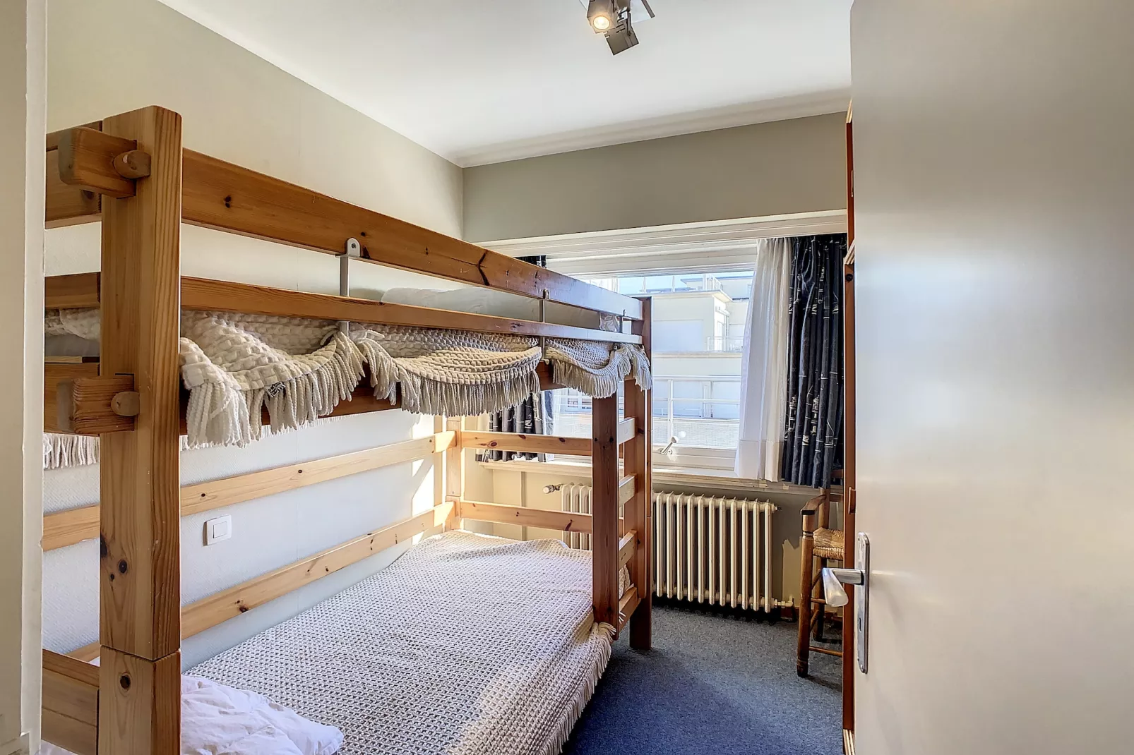 Queens 81-Bedroom