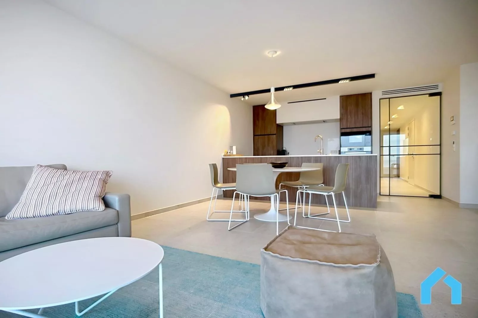 Emeraude 11-Living room