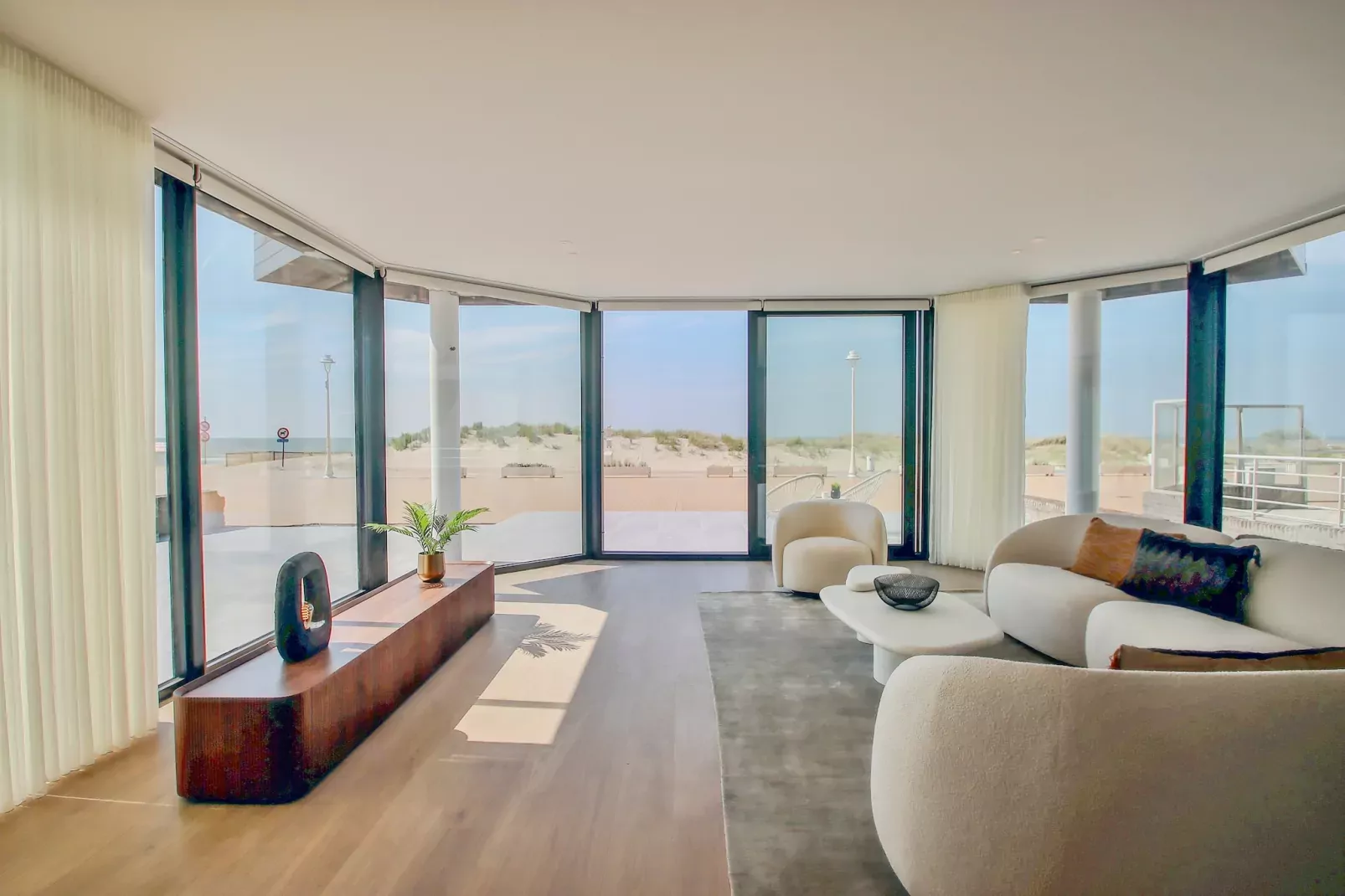 SCORPIO A/B-Living room