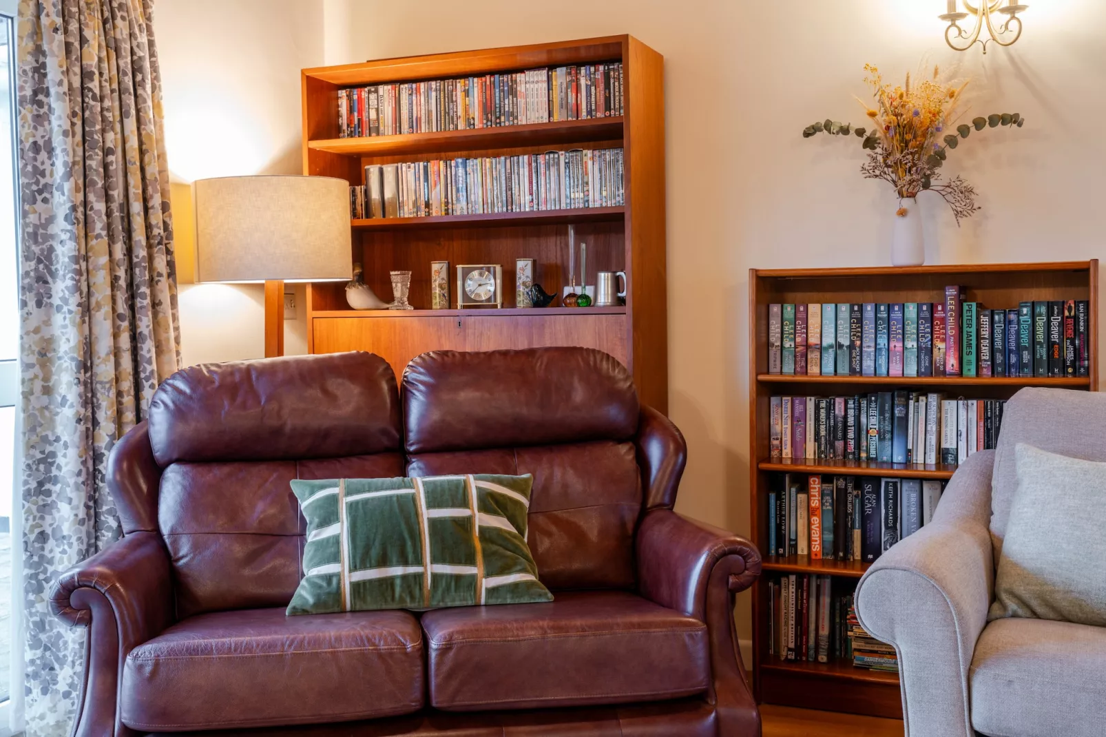Sunny Nook-Living room