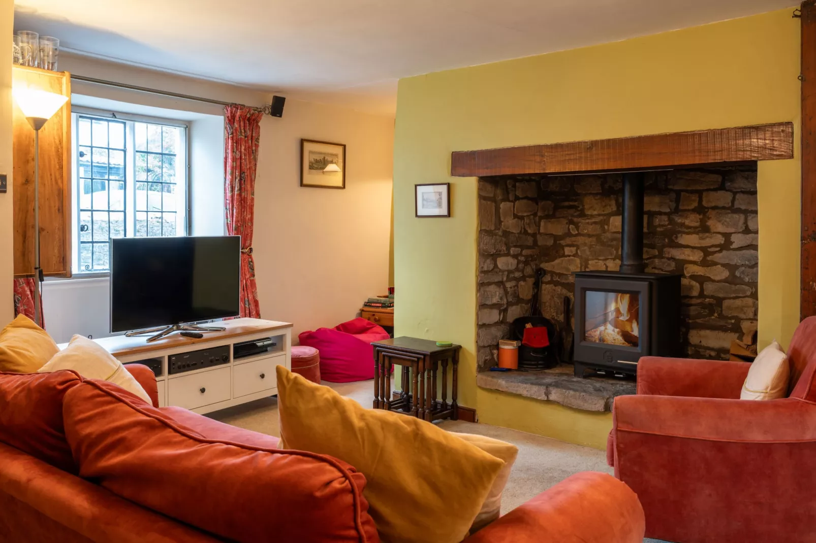 Clematis Cottage-Living room