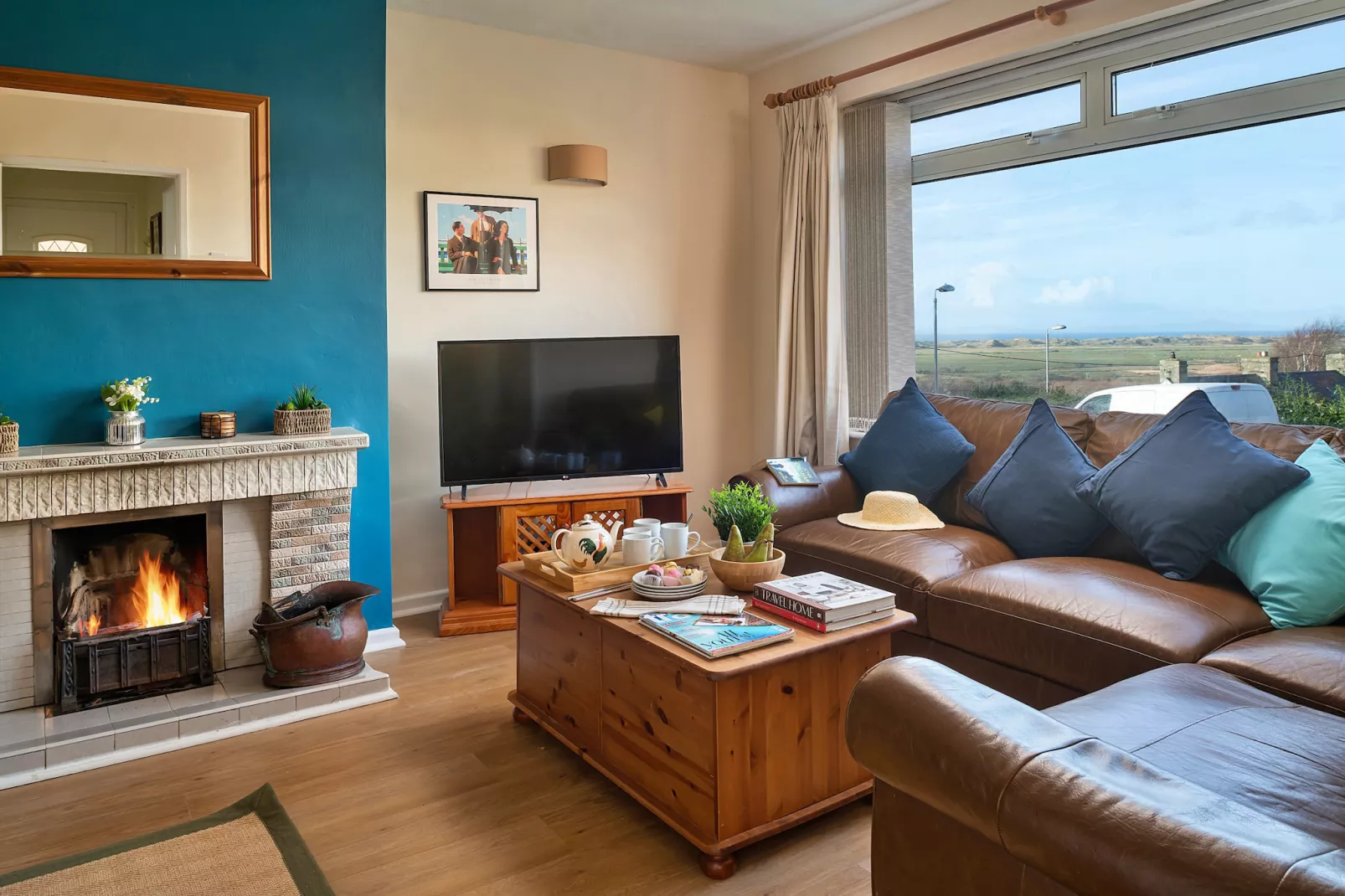 37 Bro Enddwyn-Living room