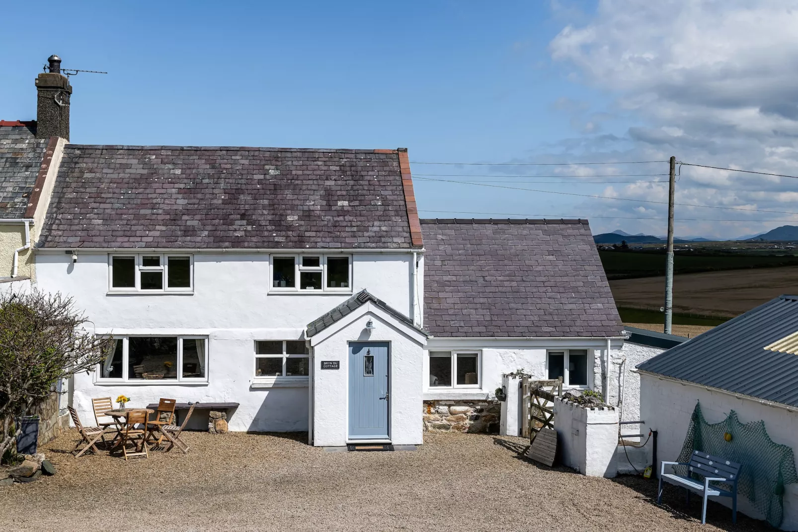 Bryn Du-Exterior summer