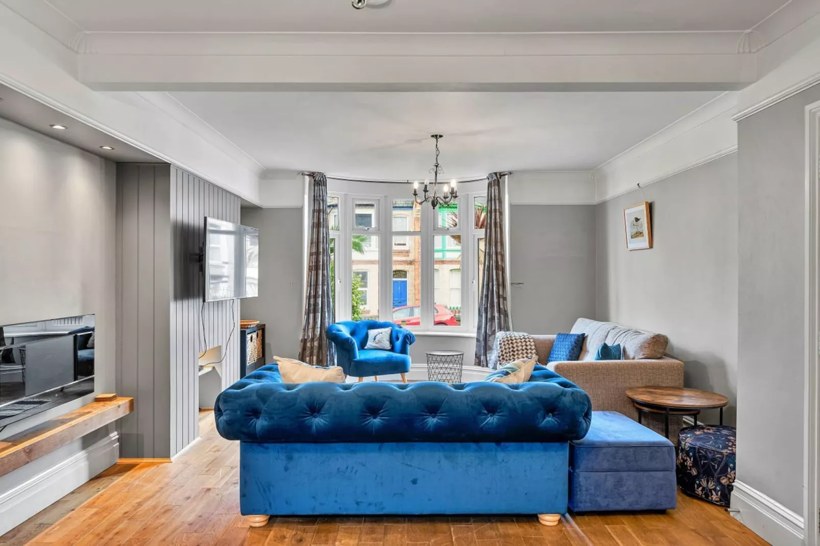 The Lamb Park Lookout-Living room