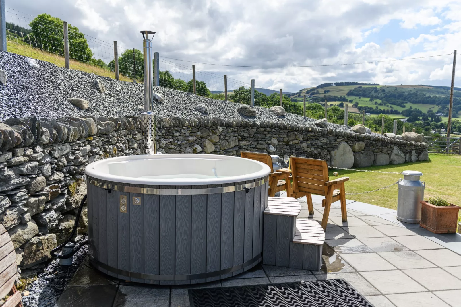 Moelis Barn-Pool
