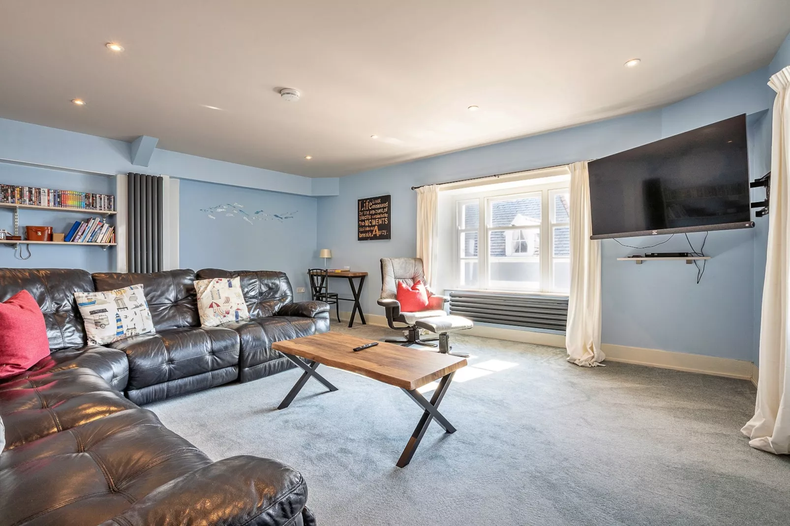 Beau View at Gadlys House-Living room
