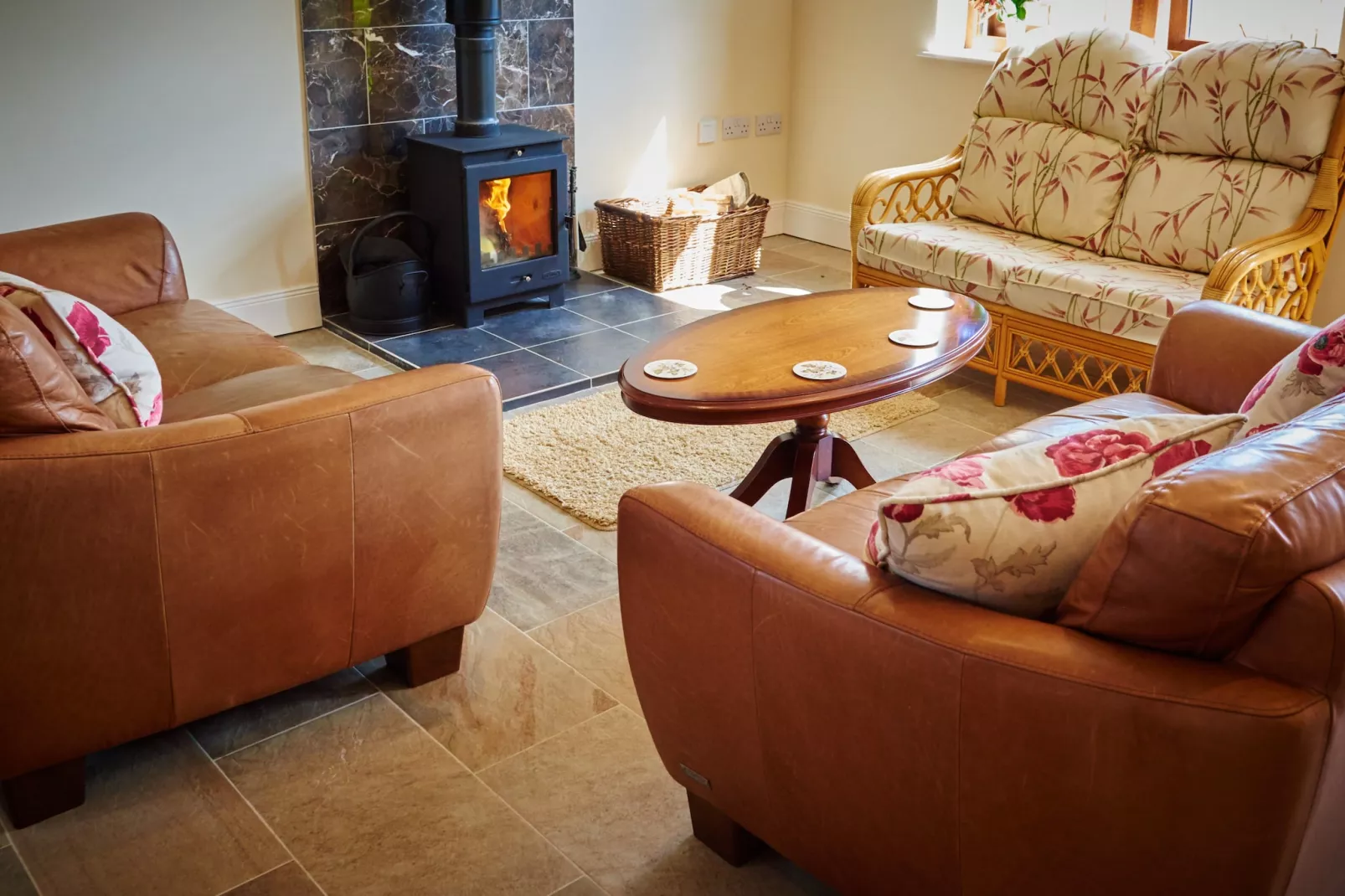 Quail's Nest Cottage-Living room