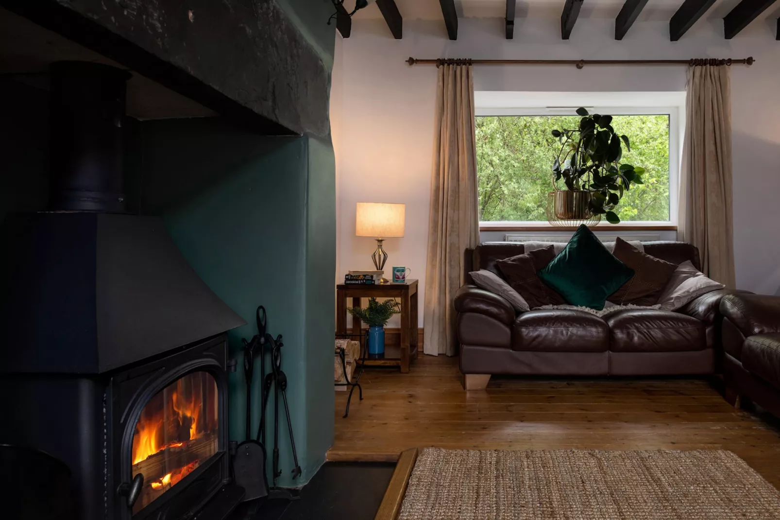 Bron Elan-Living room