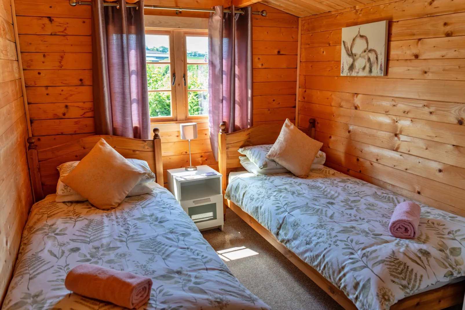 Pastures Green Cabin-Bedroom