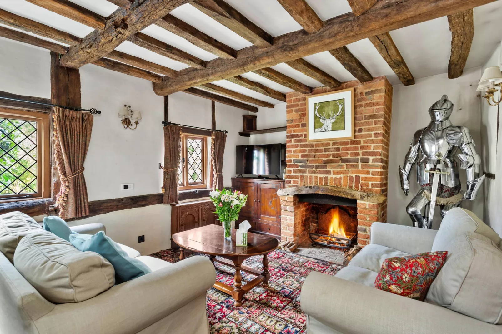 Sandhill Cottage with Hot Tub-Living room