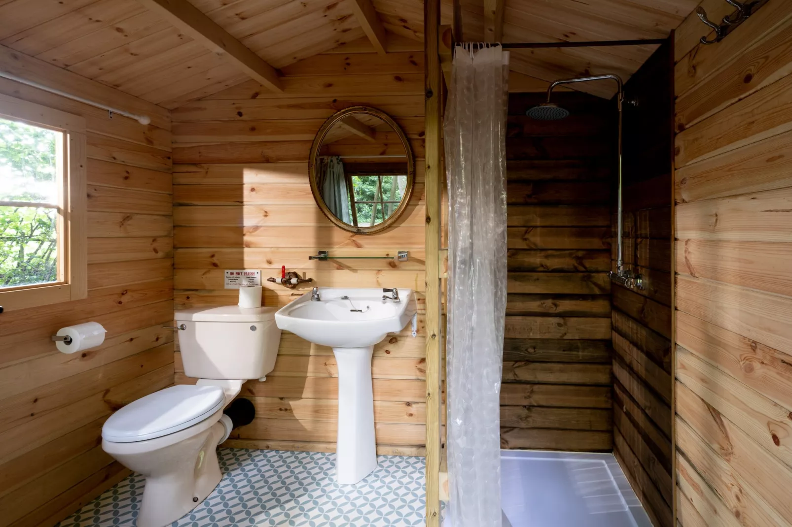Daisy Glamping Pod-Bathroom