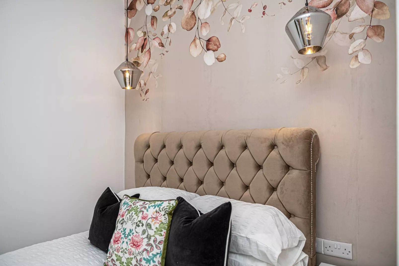 Peace Retreats Apartment - Pwllheli-Bedroom