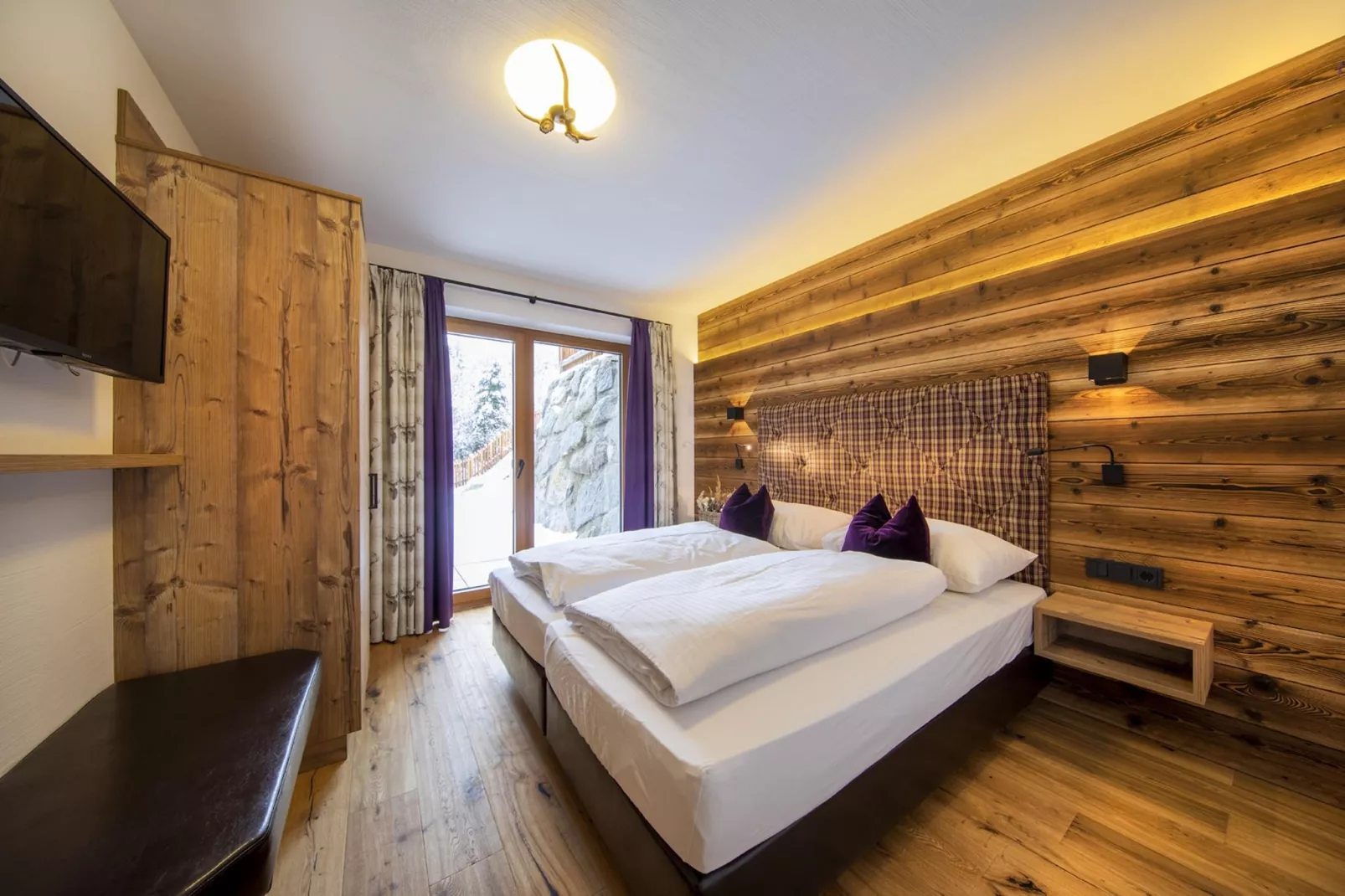 Nationalpark Chalet Schneespitze-Bedroom