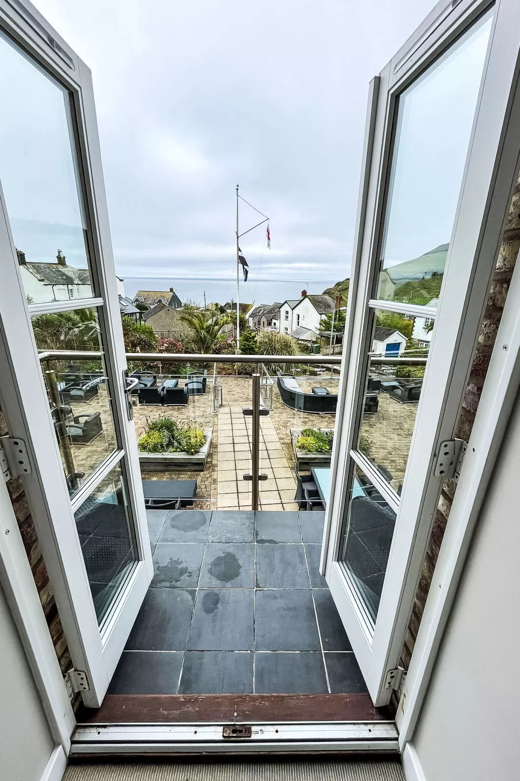 Llawnroc Rooms-Outside