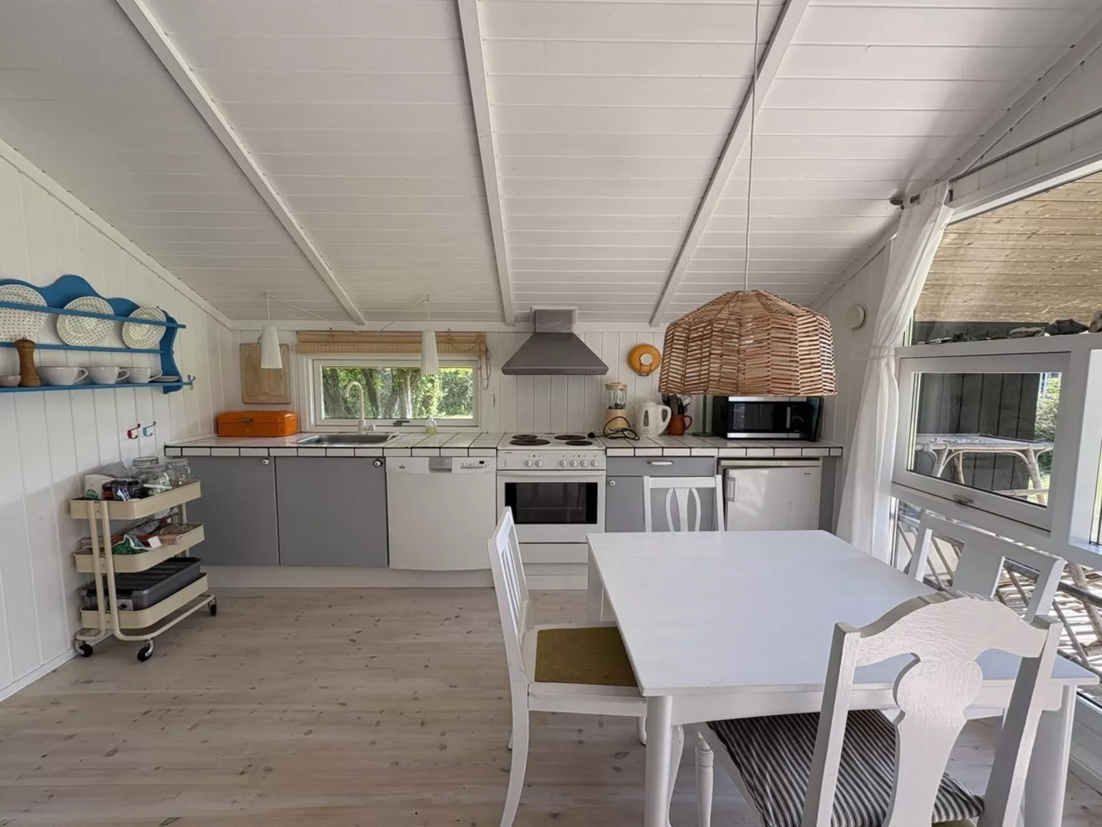 "Nnykka" - 125m from the sea-Inside