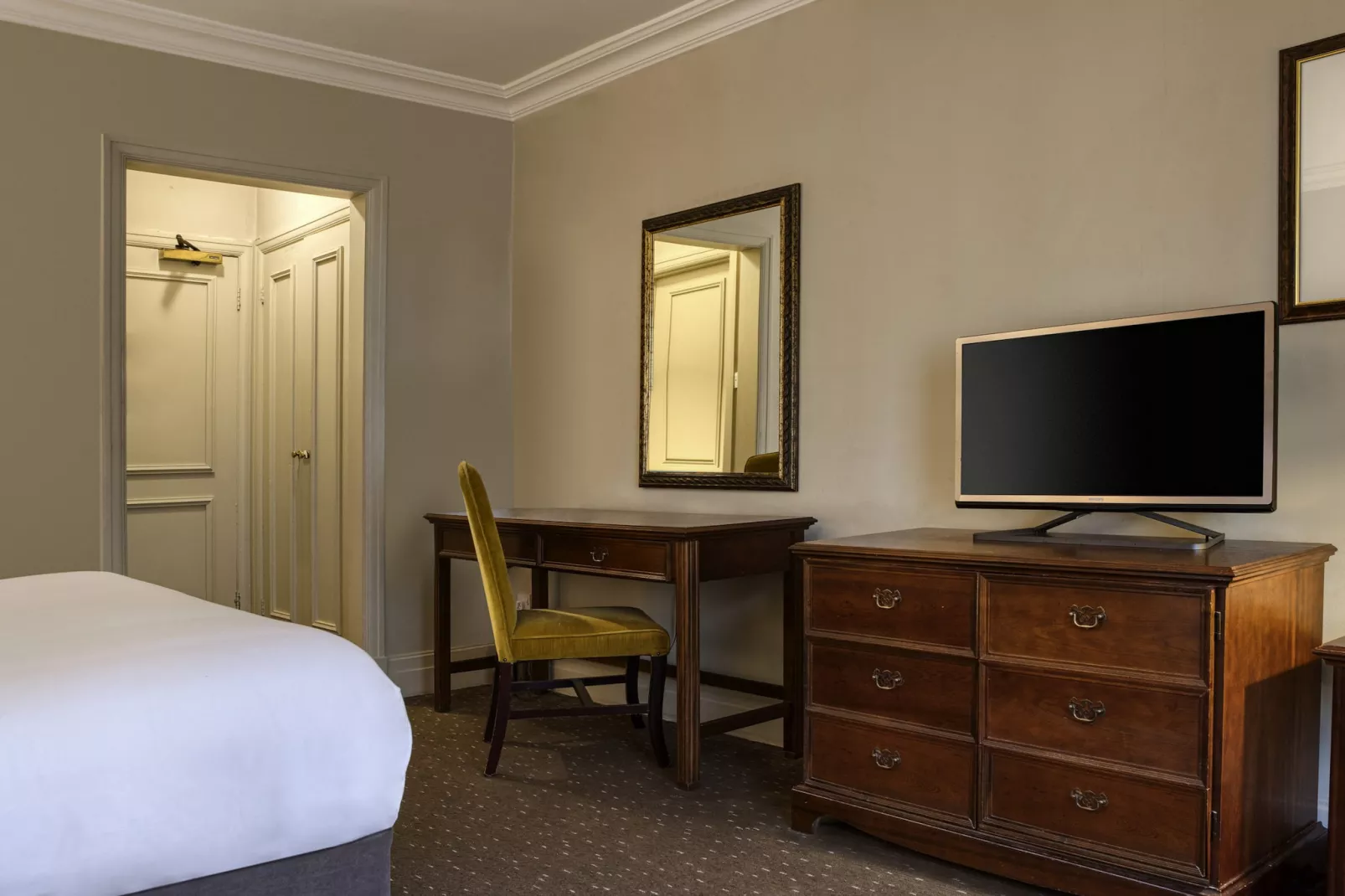 Compact Double Ex Mercure Winchester-Bedroom