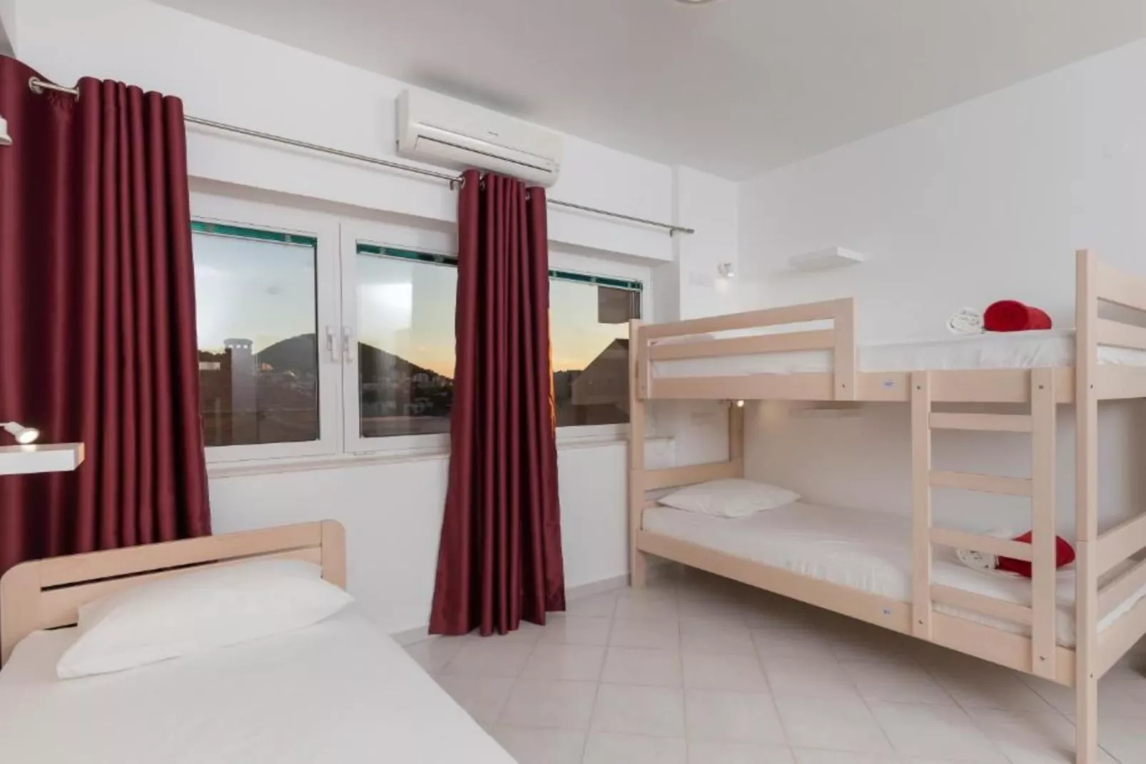Hostel Free Bird  - Bed in Ten Bed Mixed Dormitory Room 5 (J)-Bedroom