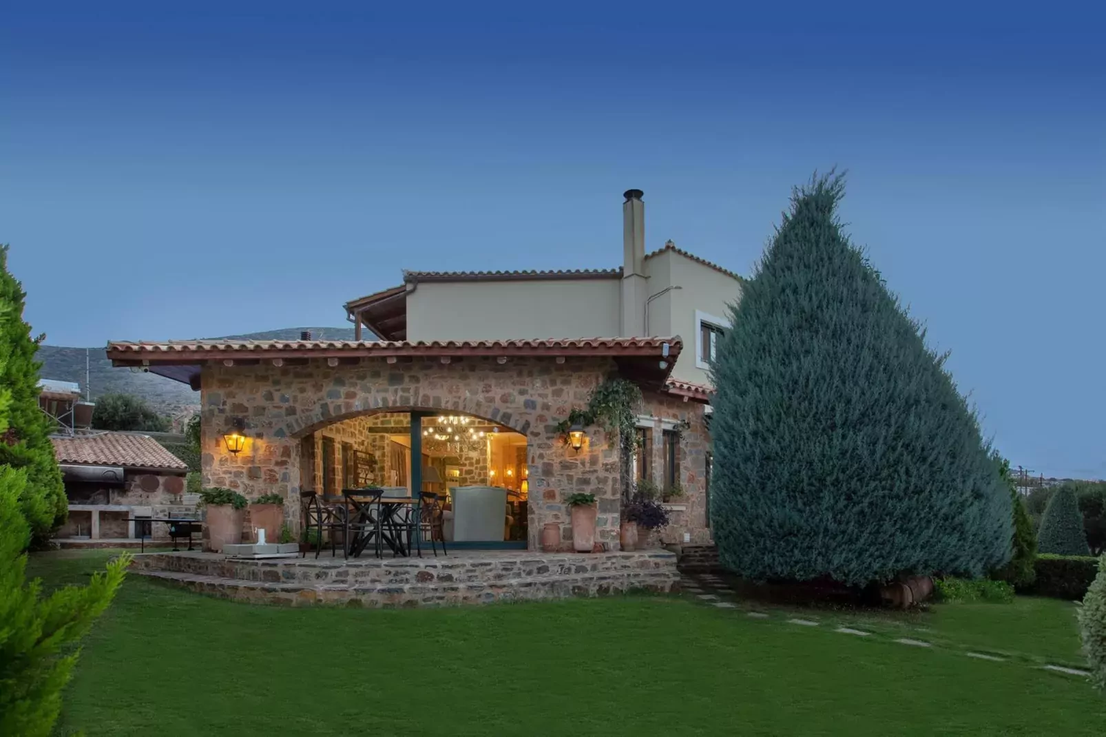 Golden Crest Villa-Exterior summer