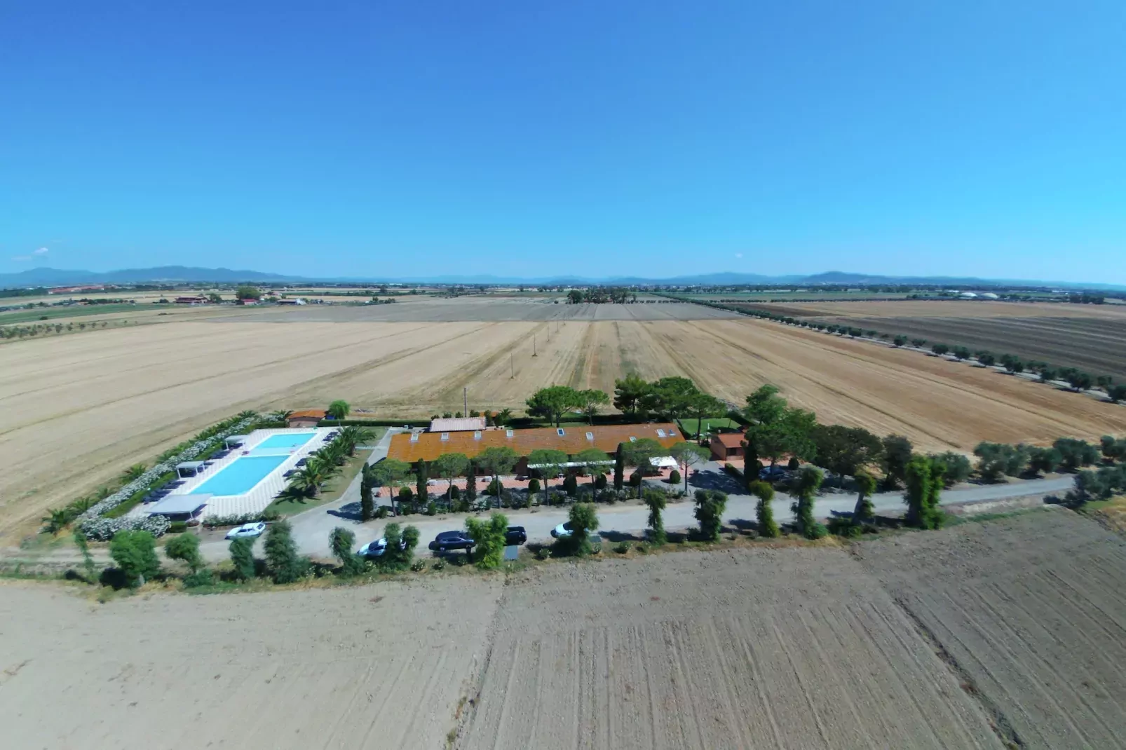 Laurento-Exterior in summer