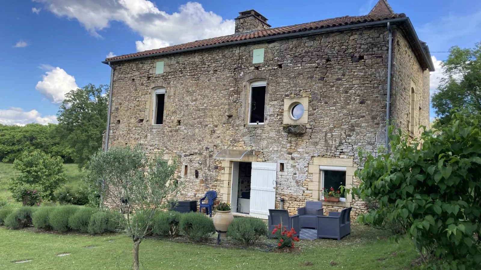 Maison des Yourtes-Exterior summer