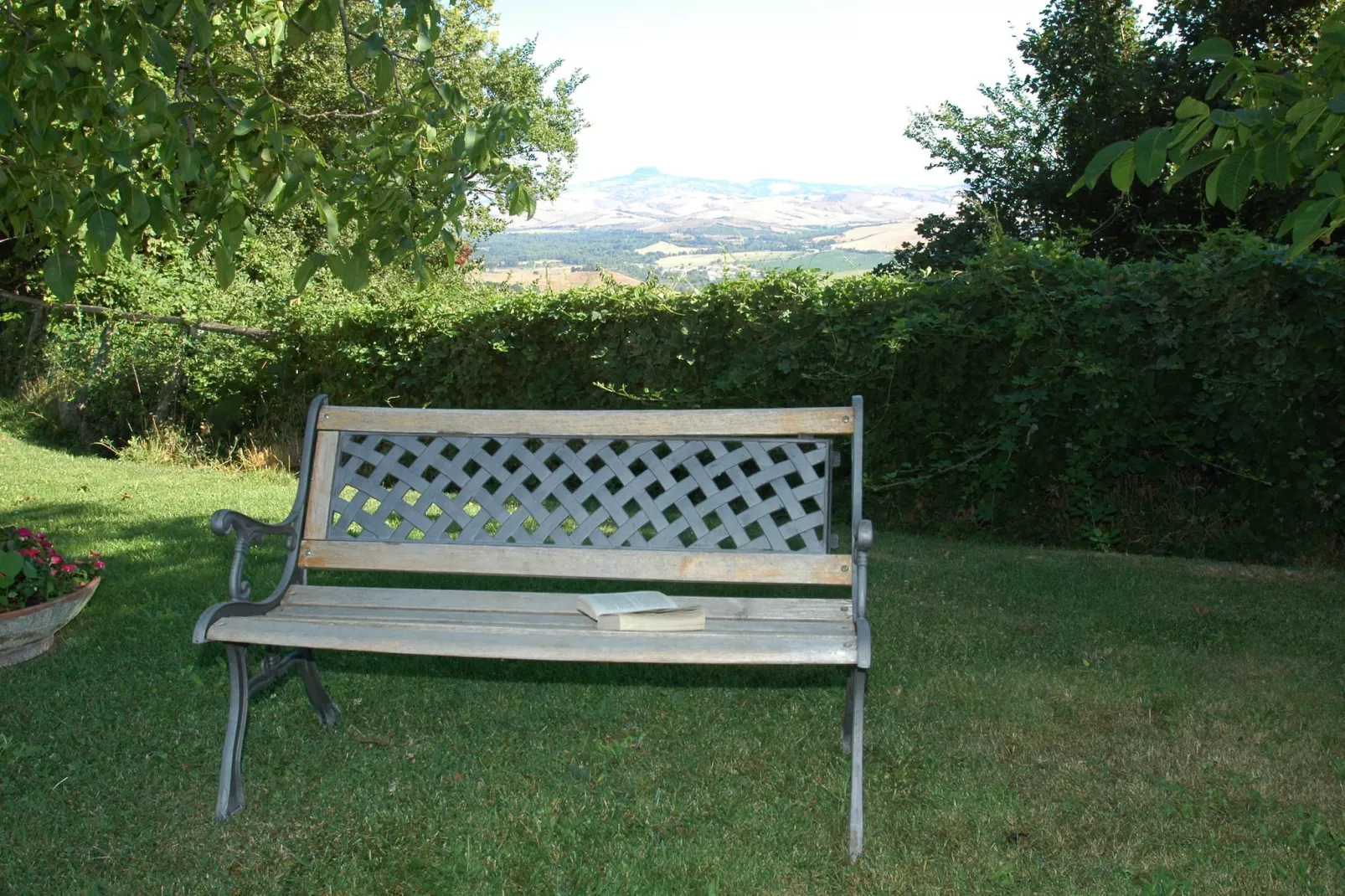 Il Portichetto-Gardens summer