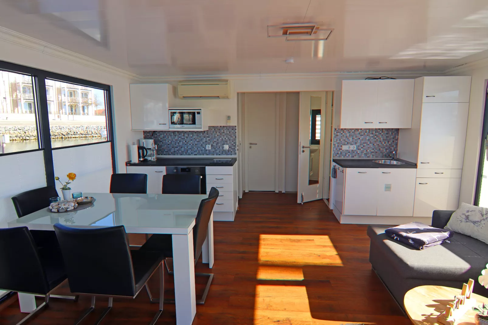 Hausboot Familiy & Friends LP 1 / 4 Personen-Living room