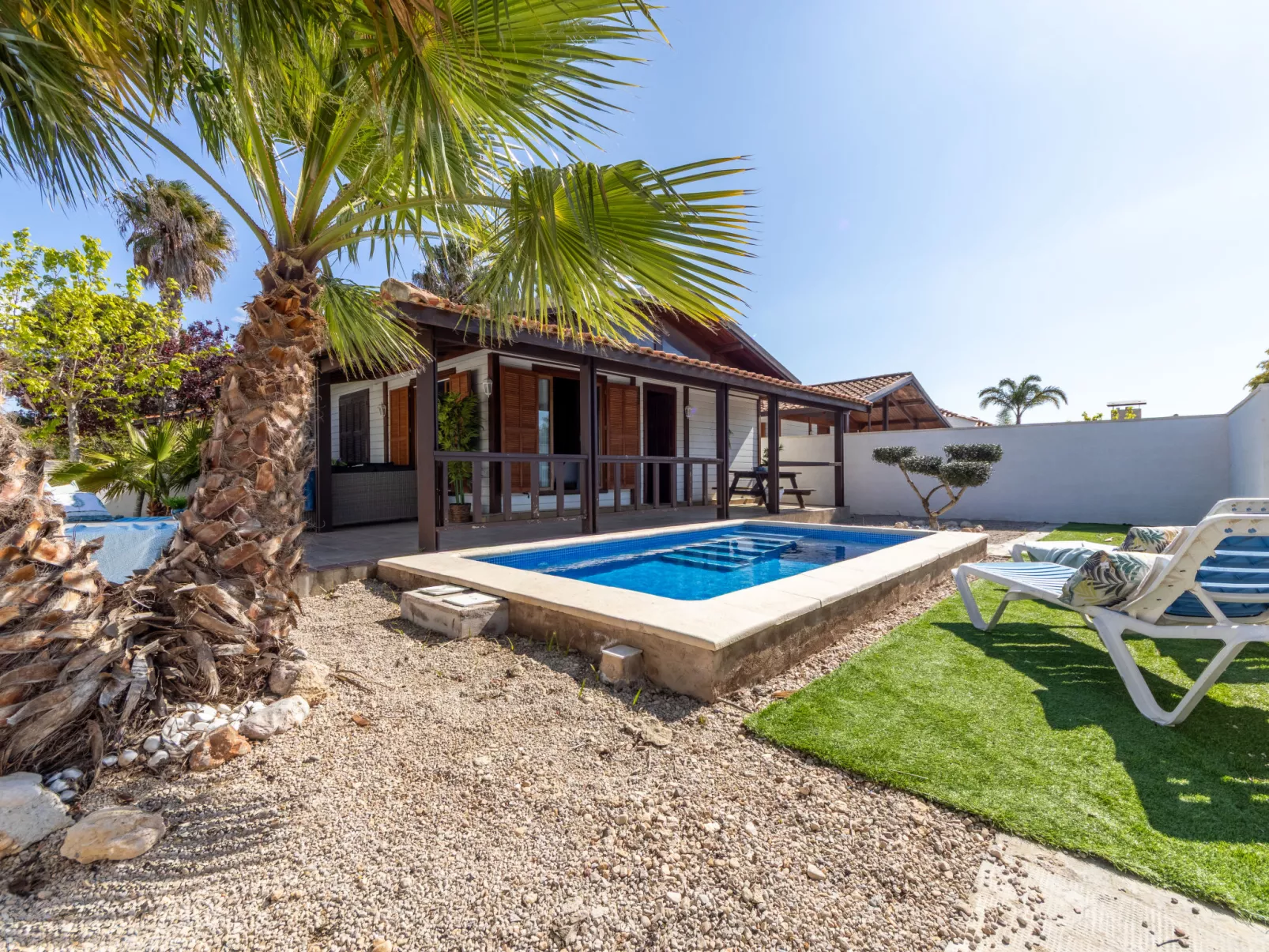 Tropical 4-Outside