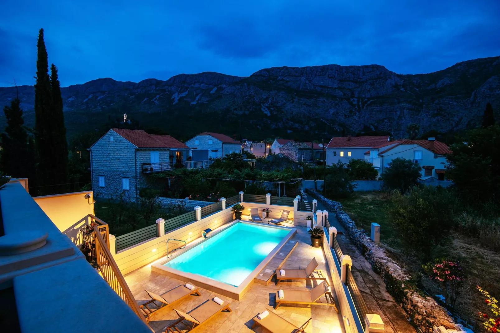 Apartments Azzurro- One Bedroom Apartment with Terrace and Hot Tub ( Azzurro II-gornji)-Piscine