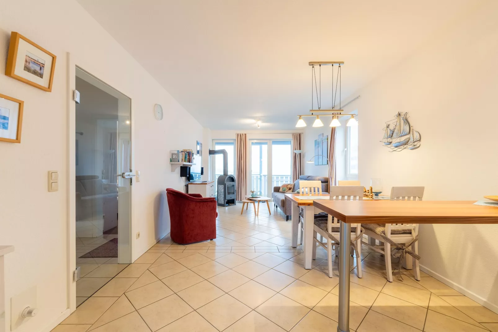 Mitteldeck 524-Dining room