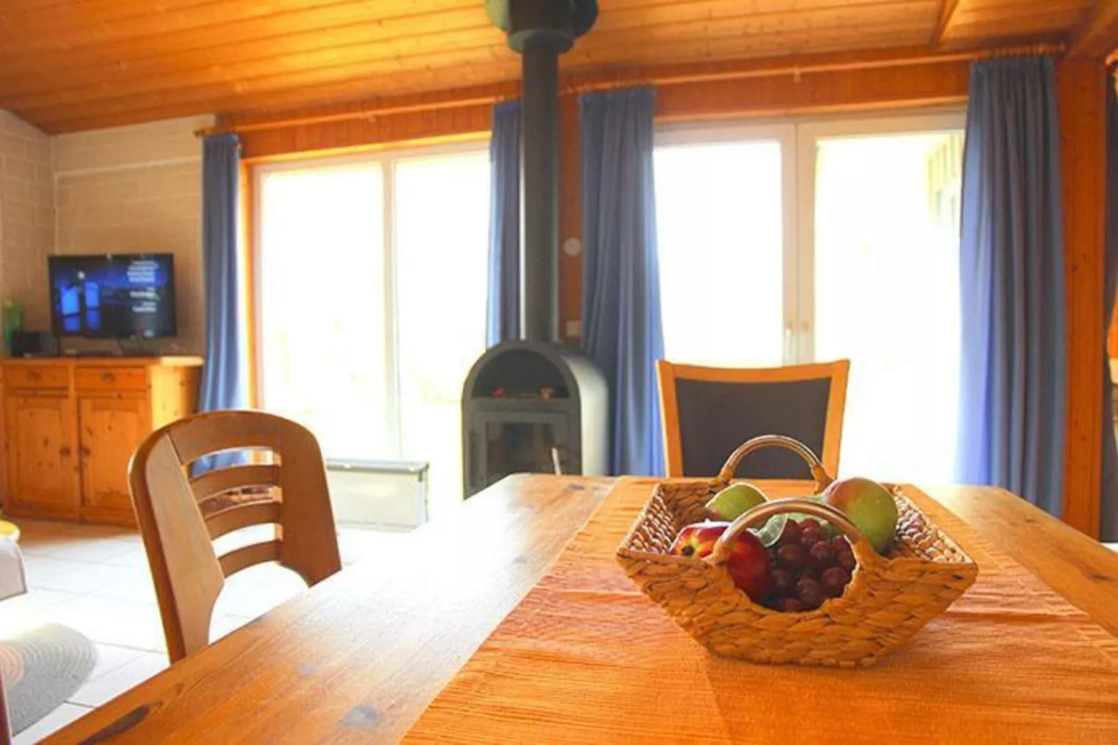 Reiher 25-Dining room
